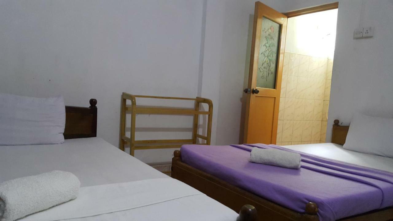 Monkey Hostel Анурадхапура Экстерьер фото